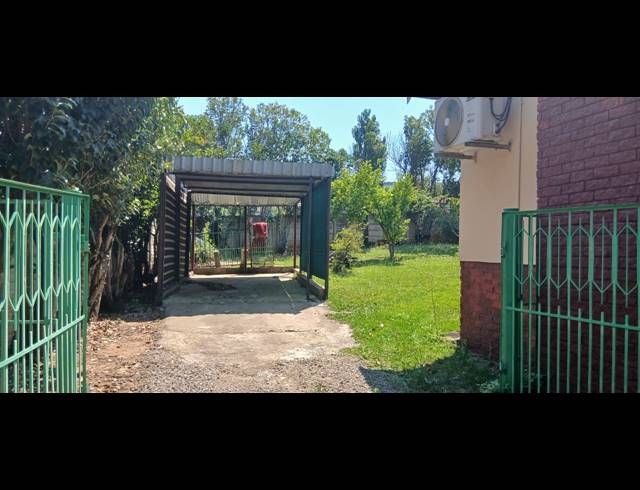 3 BEDROOM FREEHOLD FOR SALE IN SUNNYRIDGE